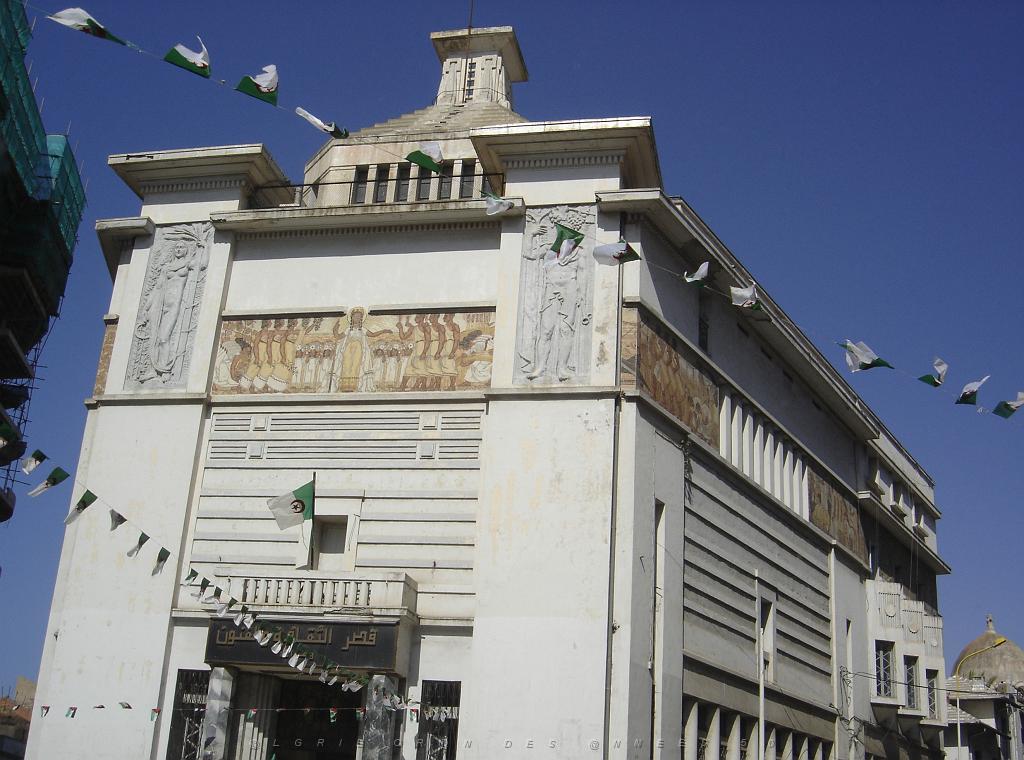 ORAN 2008 AOUT Palais de la culture ex.maison du colon.jpg